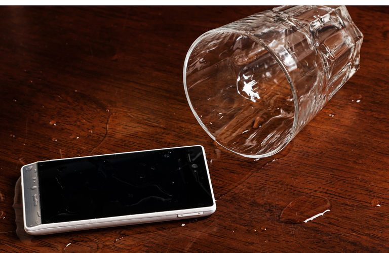 スマートフォン水没時の適切な対処法を知っていますか？いざという時の救世主！ | 千葉県千葉市のパソコン修理ならいろはパソコンサポート