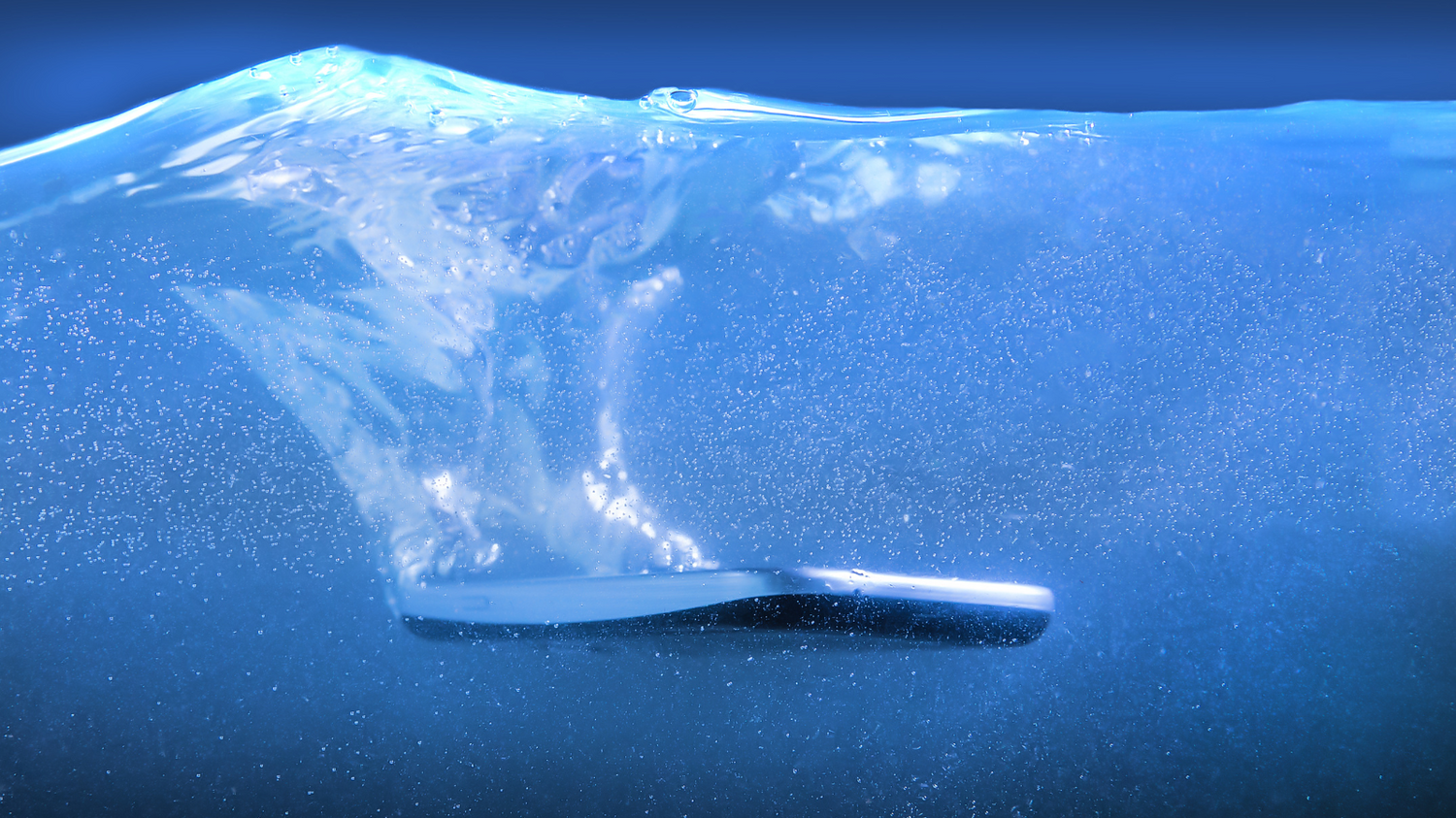 ステップ2: 外装の水分を拭き取る