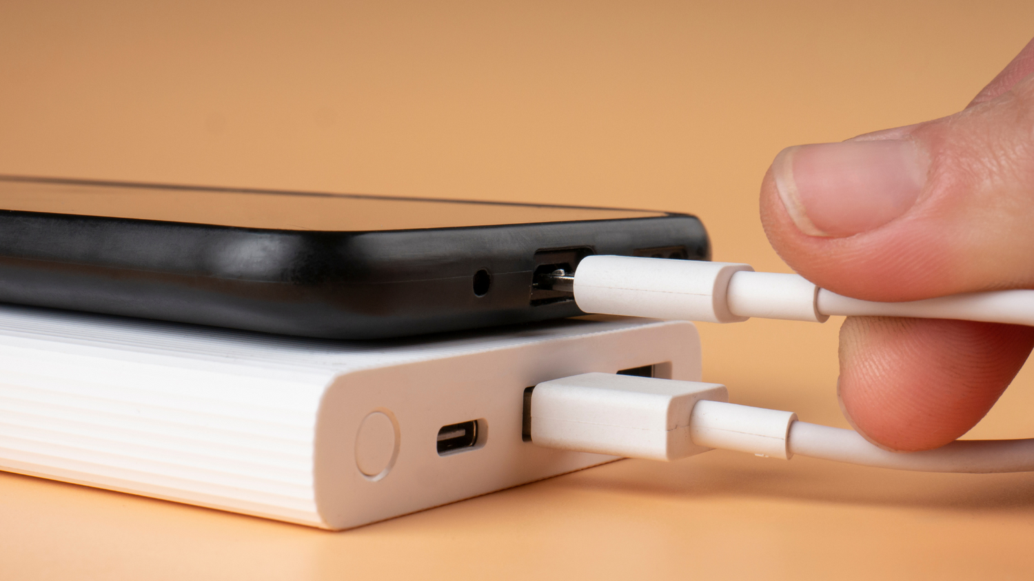 スマートフォンのバッテリーを交換するタイミングは？